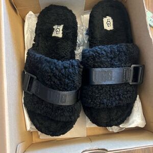 UGG Black platform Fuzzy Slide lSandals. Fluffita Black. Size 8. In box.